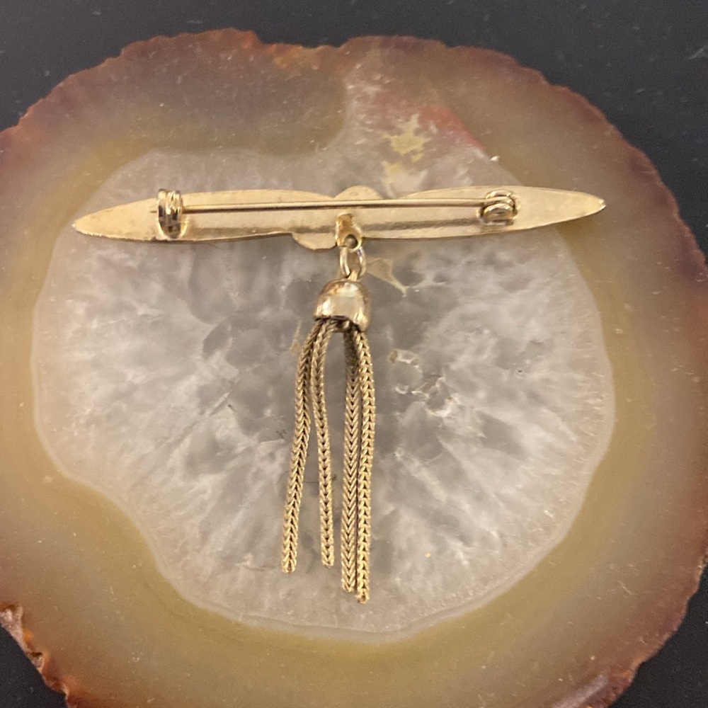 Vintage gold tone metal fringe pin / brooch 1.75" tall x 2.25" wide - Picture 5 of 15